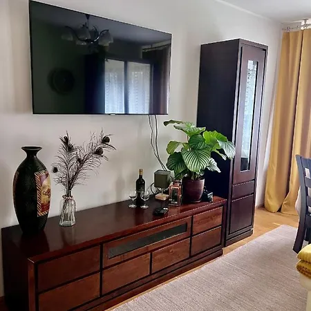 Yellow Airport Galeria Mokotow Netflix Apartment *