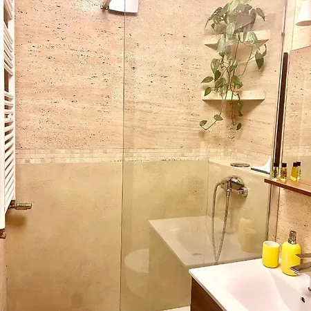 Yellow Airport Galeria Mokotow Netflix Appartement